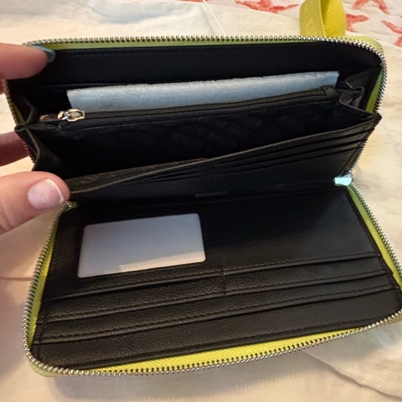 Steve Madden Lime Green Women's Wallet - Picture 8 of 9